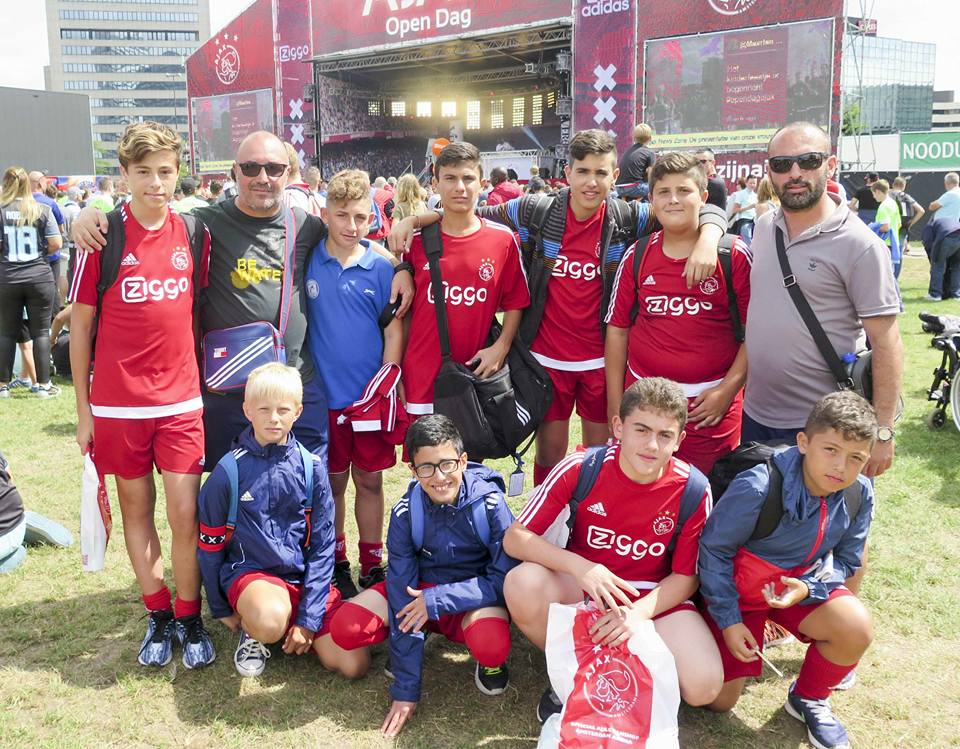 Djarju tal-AFC Ajax Summer Camp ta’ Keene u Luke